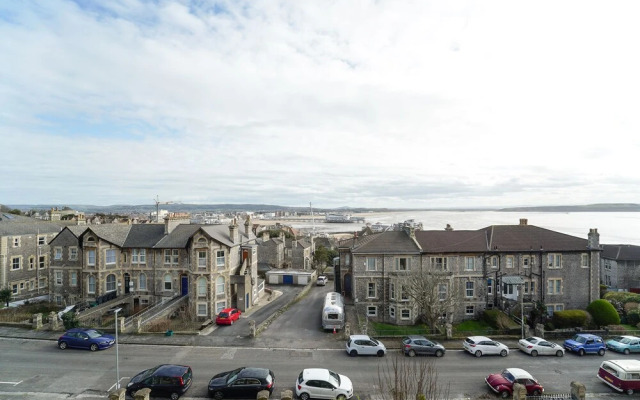 Stunning 2-bed Apartment in Weston-super-mare