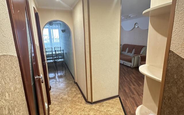 Апартаменты ДеньНочь в 1-ом микрорайоне д. 42А