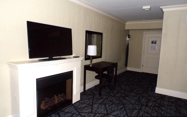 Niagara Crossing Hotel & Spa