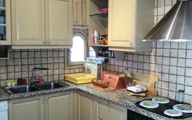 Awesome Home in Plativola Ag.g.rethym With 4 Bedrooms, Wifi and Outdoor Swimming Pool