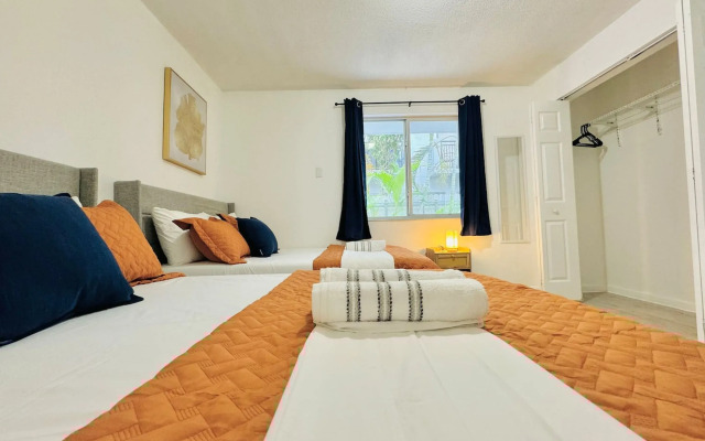 NEW Top Location King bed Free Parking
