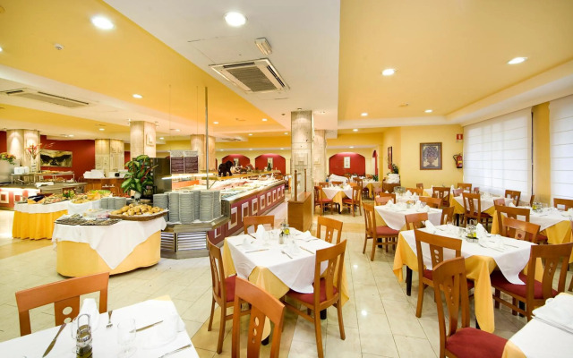 Hotel Monarque Cendrillón