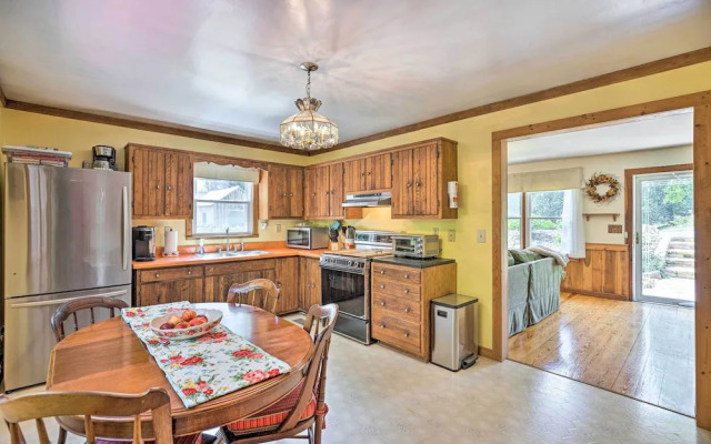 Charming Cottage < 10 Mi to Wineries & Skiing!