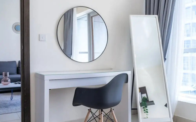 Refined 1BR Retreat in The Point Tower - Marina