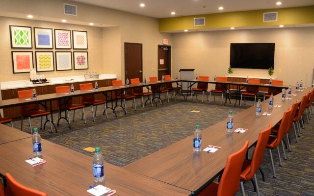 Holiday Inn Express & Suites Pittsburgh - Monroeville