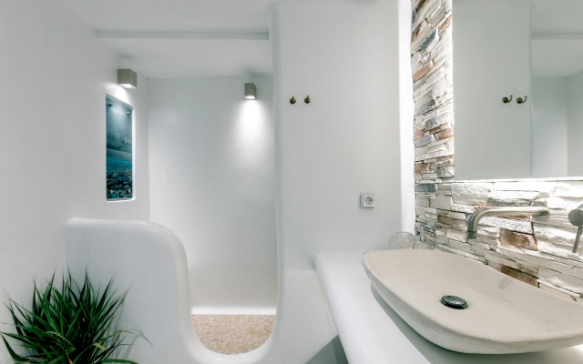 Arco Naxos Luxury Apartments