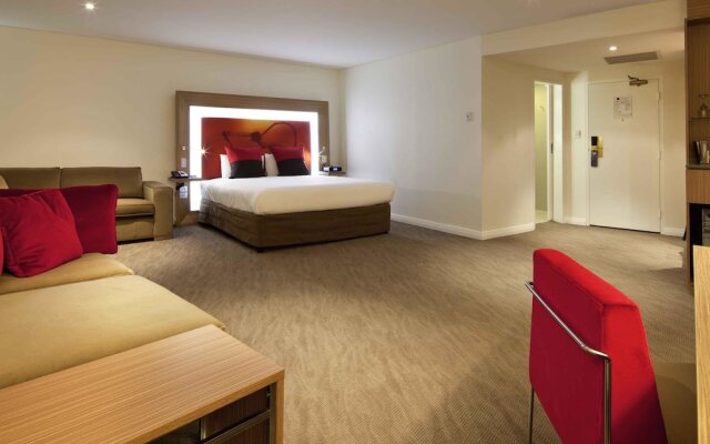 Novotel Sydney West HQ Hotel