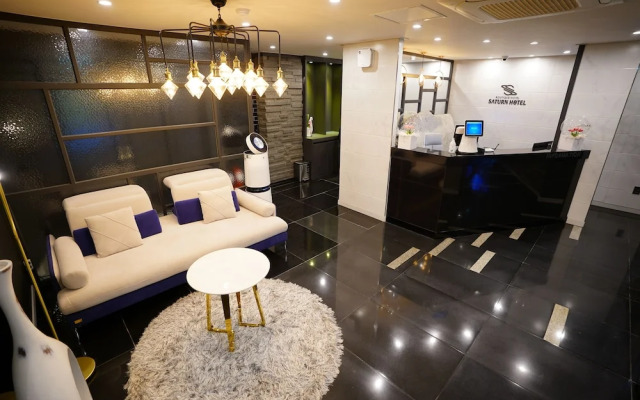 Saturn Hotel