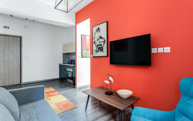 Sanders Center - Cozy Studio Apt With Balcony