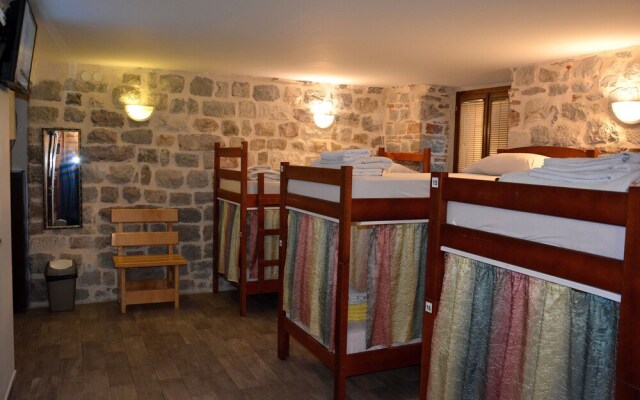 Montenegro Backpackers Home Kotor