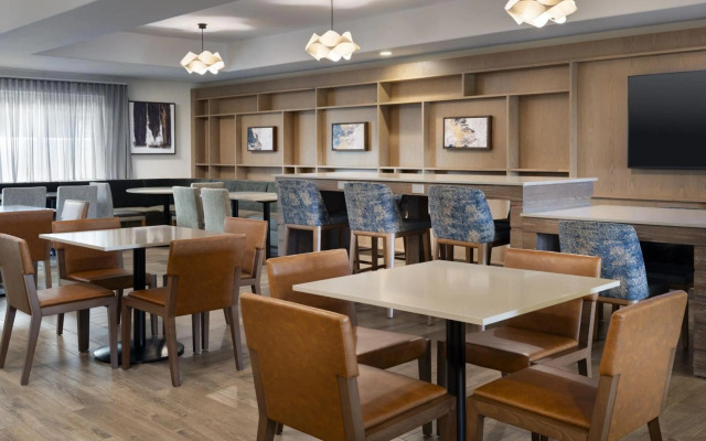 Fairfield by Marriott Inn & Suites Fresno River Park