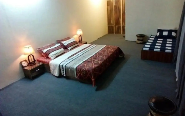 Cross Roads Hotel