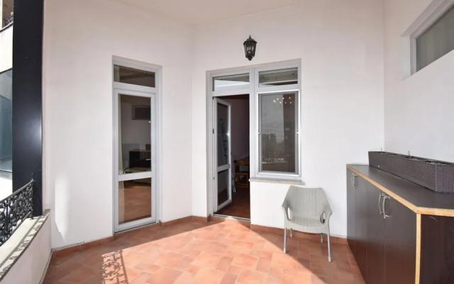 Spacious Apartment by Luxe Group TT606