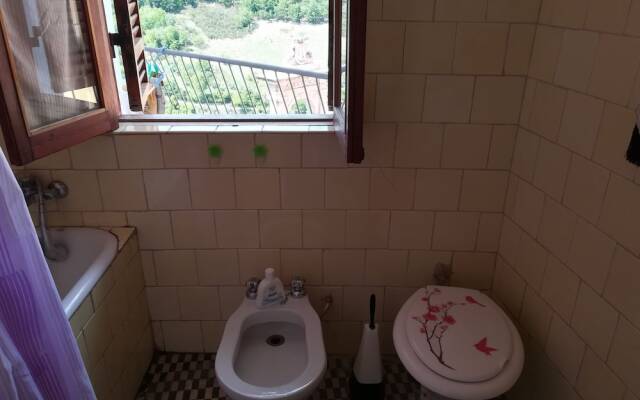 Vintage old Apartment in Castel di Tora