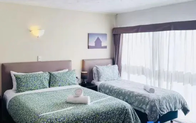 Merivale Court Large Studio-Unit 3