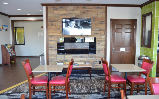 Quality Inn Coralville - Iowa River Landing