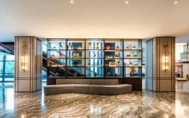 Auto City Ruili Hotel