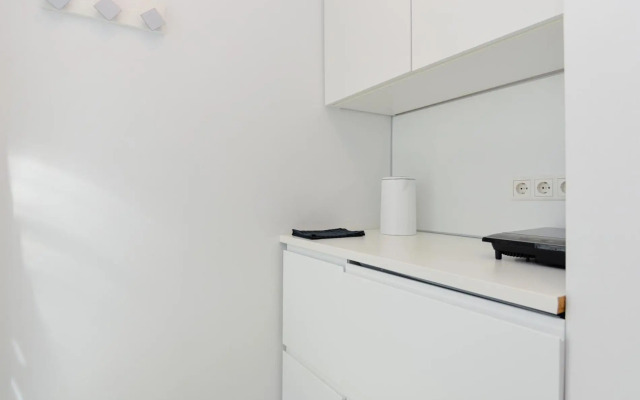 Apartment Amber White