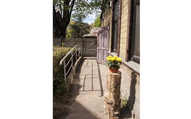 Guest House 30/40