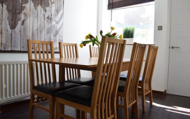 2 Bedroom House In Clapham