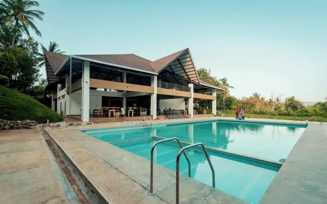 Commune18 Resorts