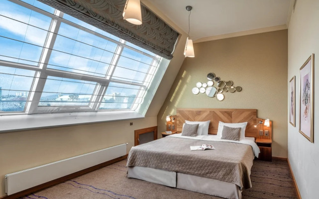 Crown Palace Apartments by Adrez