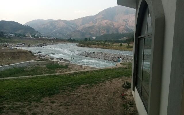 River Dine Hotel