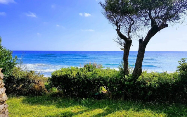 Menigos AB4G no50 Beachfront 2 Bdr Apt