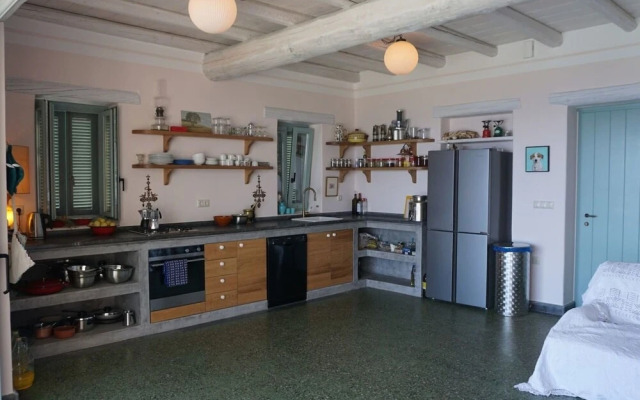 Villa Alati - Seafront Villa With Swimming Pool