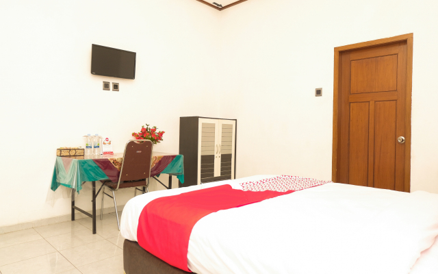 OYO 353 Loesje Guest House Syariah