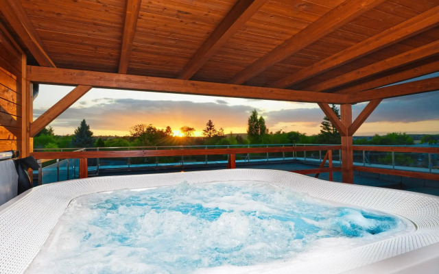 Hotel Aura Design & Garden Pool