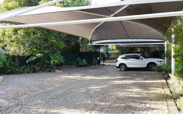 Six Valk Avenue Guest House