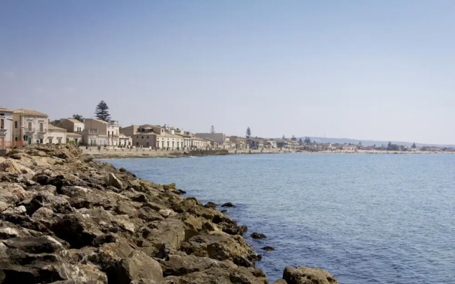 Holiday Home a Stones Throw From the sea