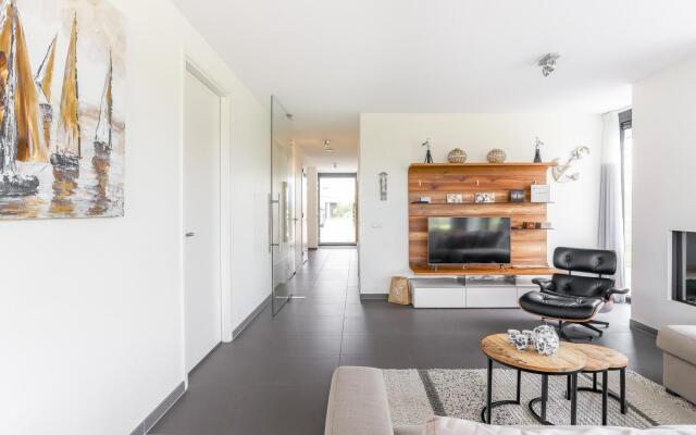 Modern Holiday Home in Kamperland With Garden