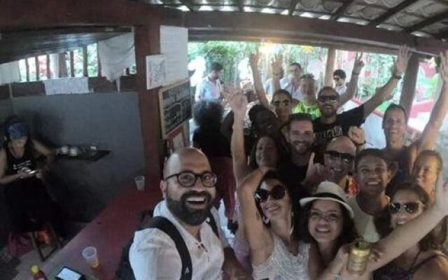 Novos Baianos Hostel e Suites