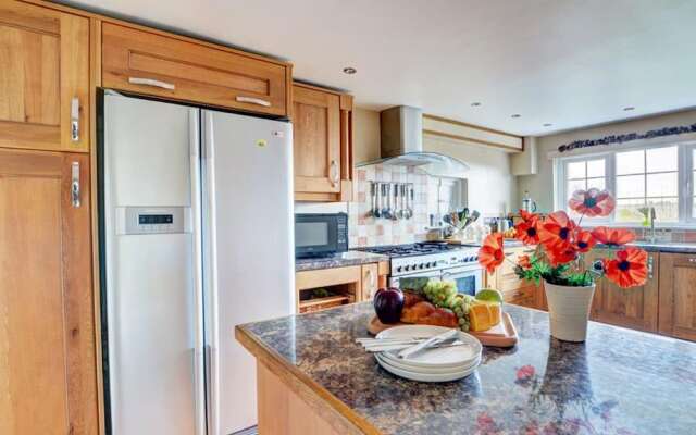 Spacious Holiday Home in Ilkerton With Garden