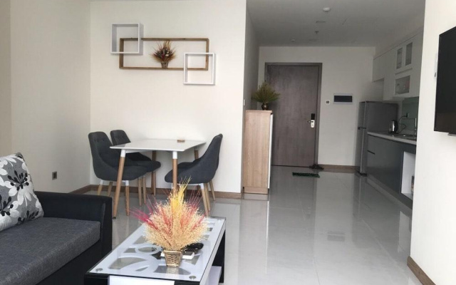 Smiley Apartment 14