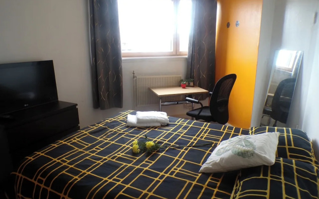 Chelsea Orange Apartment Sleeps10-petsok-parking