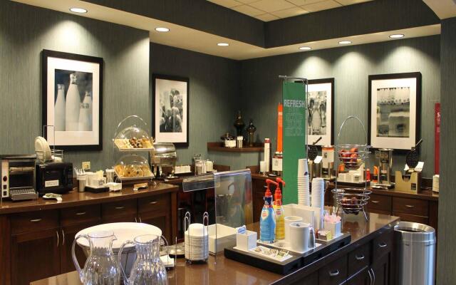 Hampton Inn & Suites Bartonsville