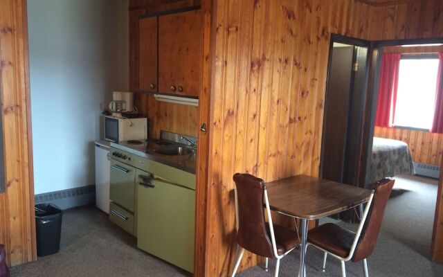 Pembina River Inn