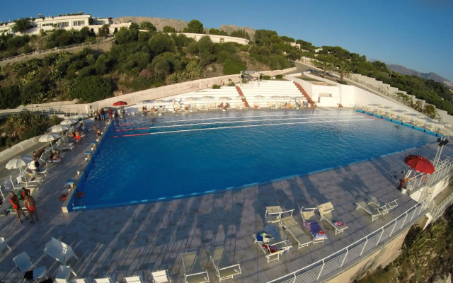 Perla del Golfo Resort