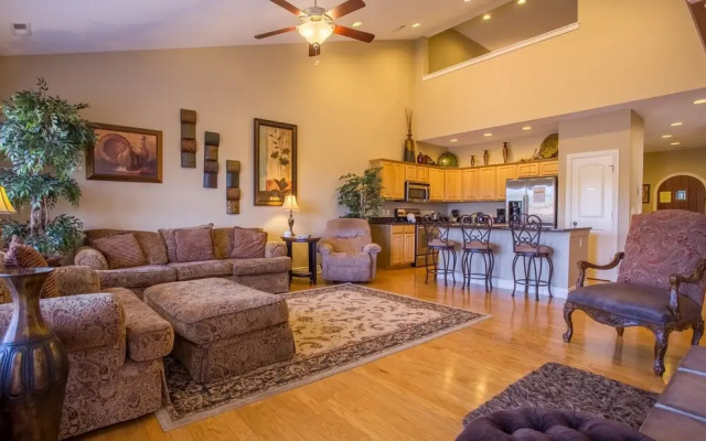 Tuscany Hills 3 Bedroom Villa by RedAwning