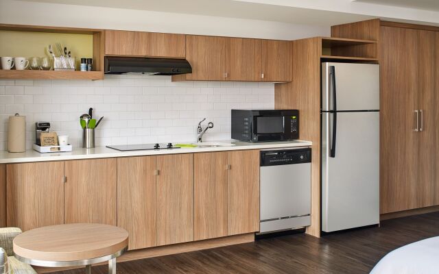 Element Austin Downtown