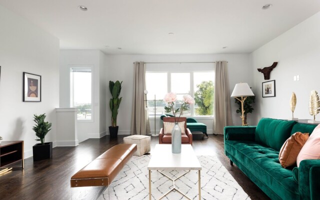 Domio Sylvan Park Spacious 8BR 2 Houses