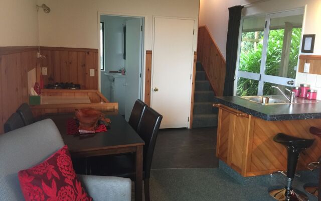 Grafton Cottage & Chalets