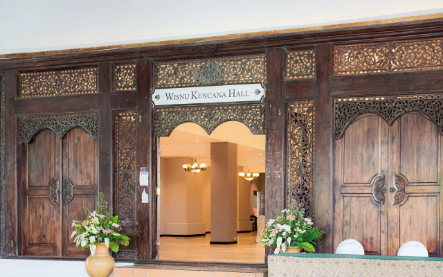 Royal Hotel and Villa Trawas