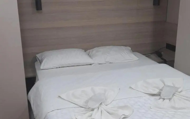 Moon Suit Otel