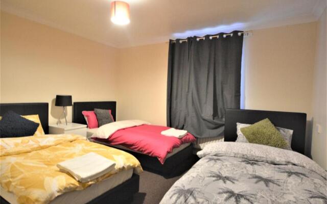 London Zone 2 Lovely 4 bedroom Apartment - 3 Trowbridge Road