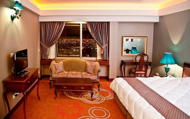 Chamran Grand Hotel