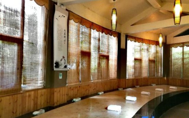 The Taibai Mountain Phoenix Spr Hotel